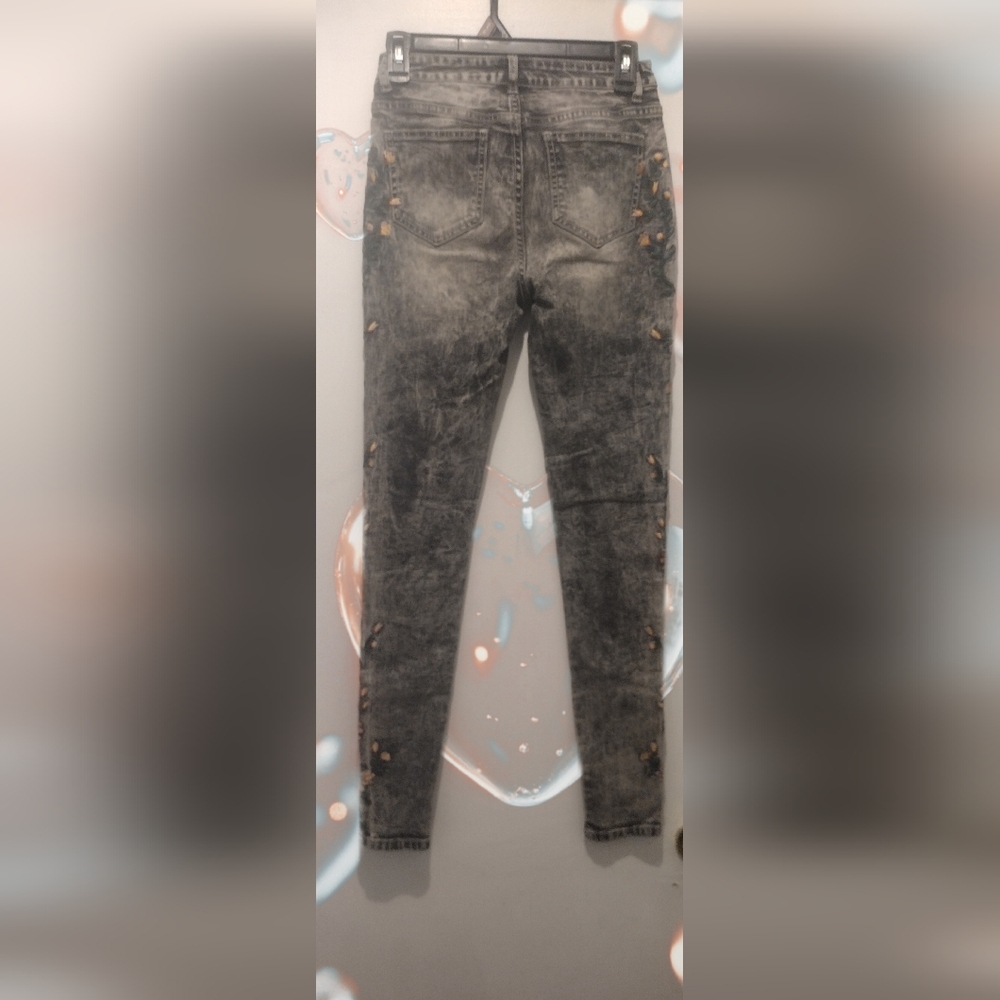 Floral Embroidered Gray Jeans - Picture 2 of 3